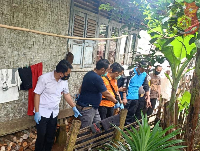 Paman Ditikam Keponakan