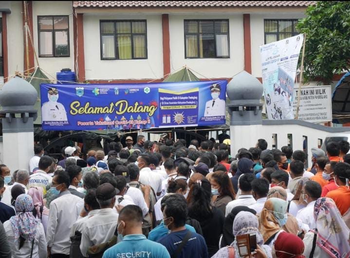 Vaksinasi di Pandeglang