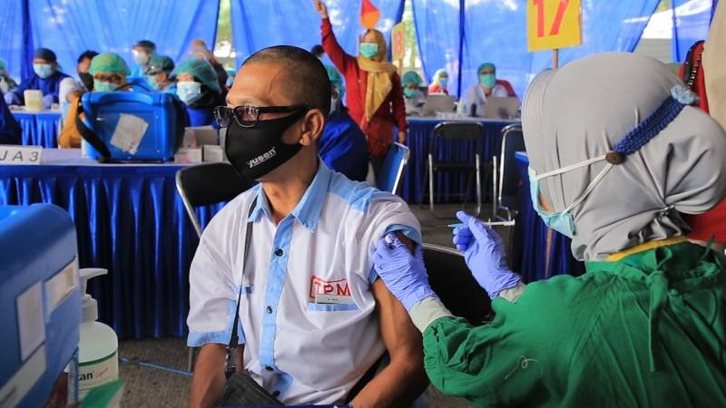 Pengemudi angkutan umum divaksin