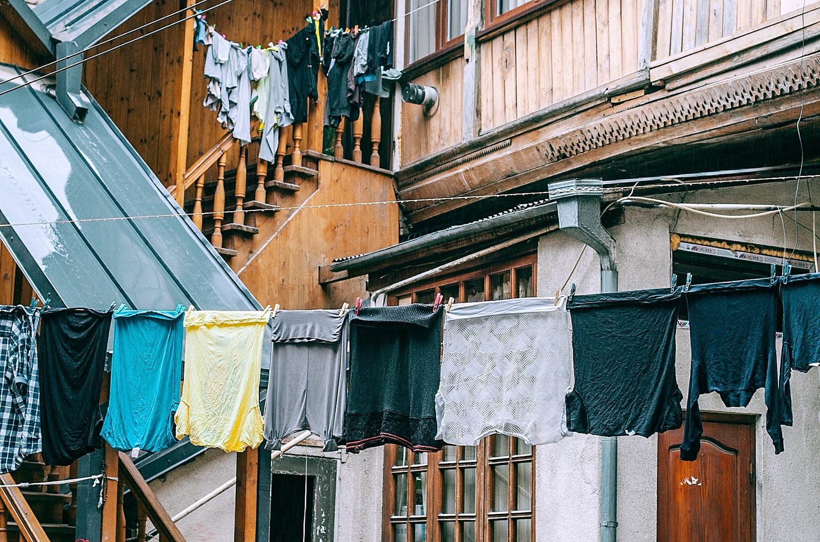 Bahaya Menjemur Pakaian dalam Rumah