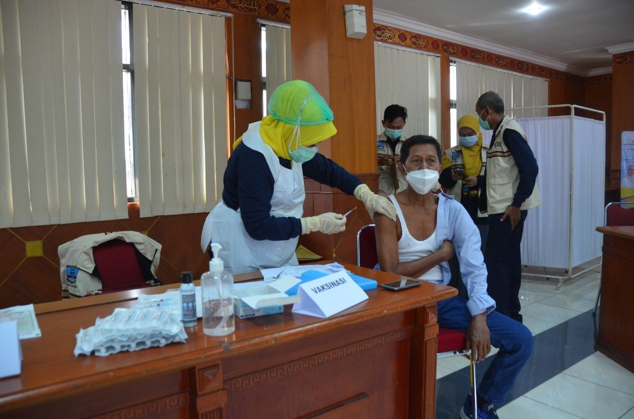 Vaksinasi Pemkab Serang