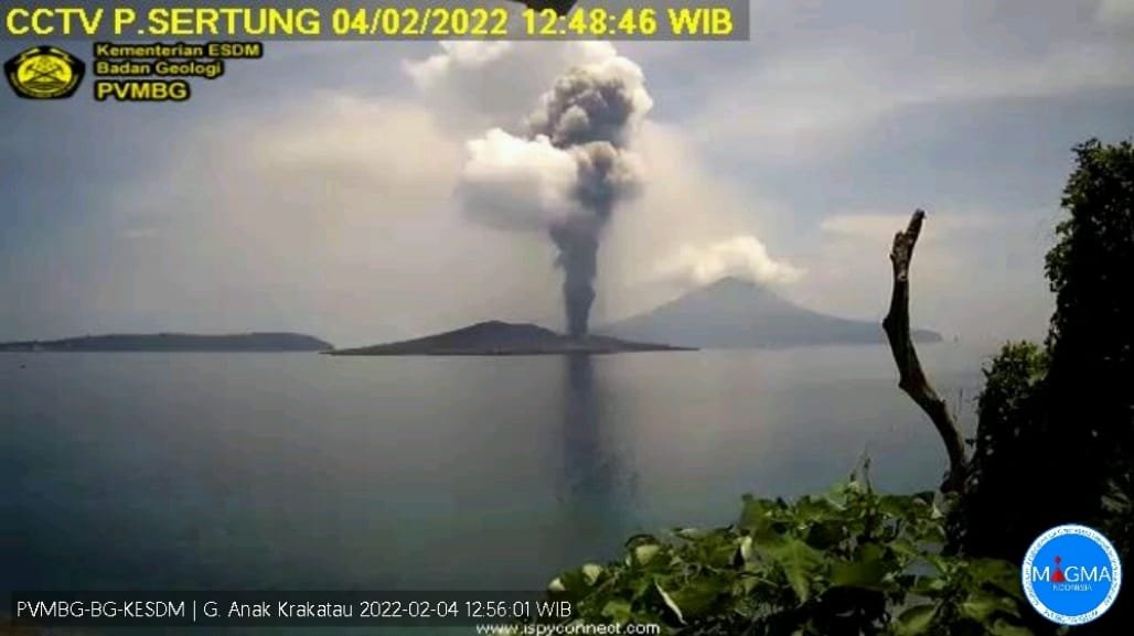 Gunung Anak Krakatau Erupsi