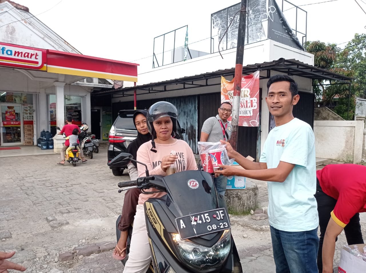 Bagi-bagi Takjil